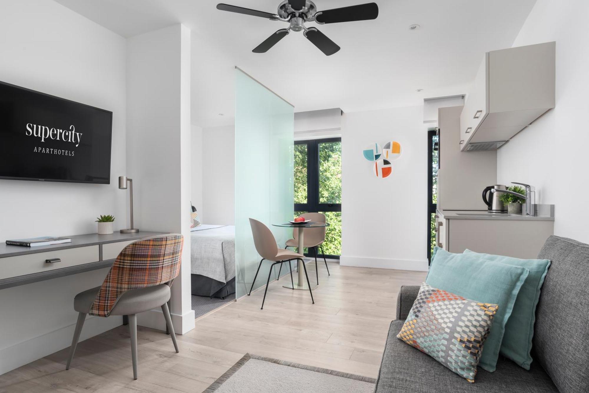 Q Square By Supercity Aparthotels Brighton Екстер'єр фото