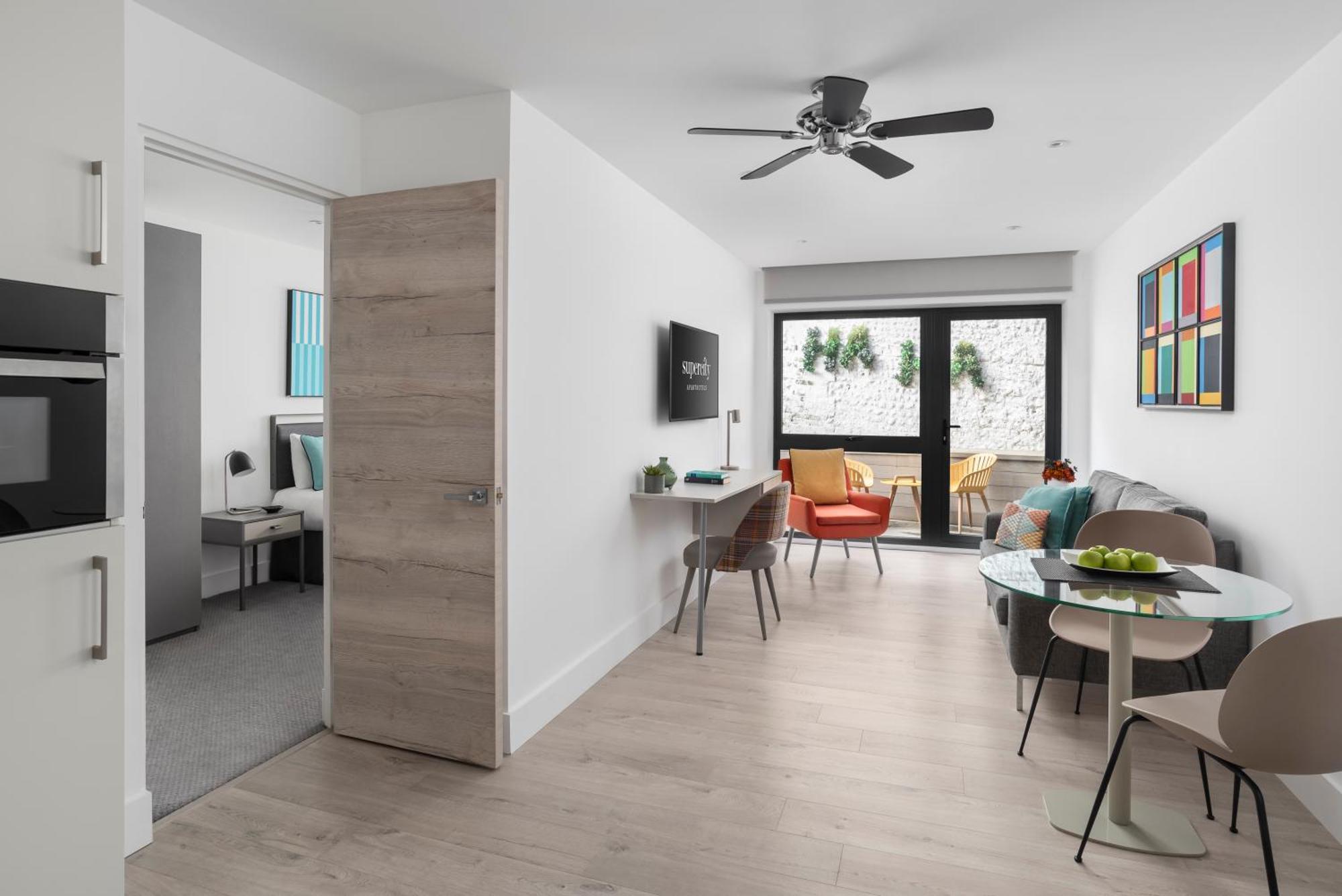 Q Square By Supercity Aparthotels Brighton Екстер'єр фото