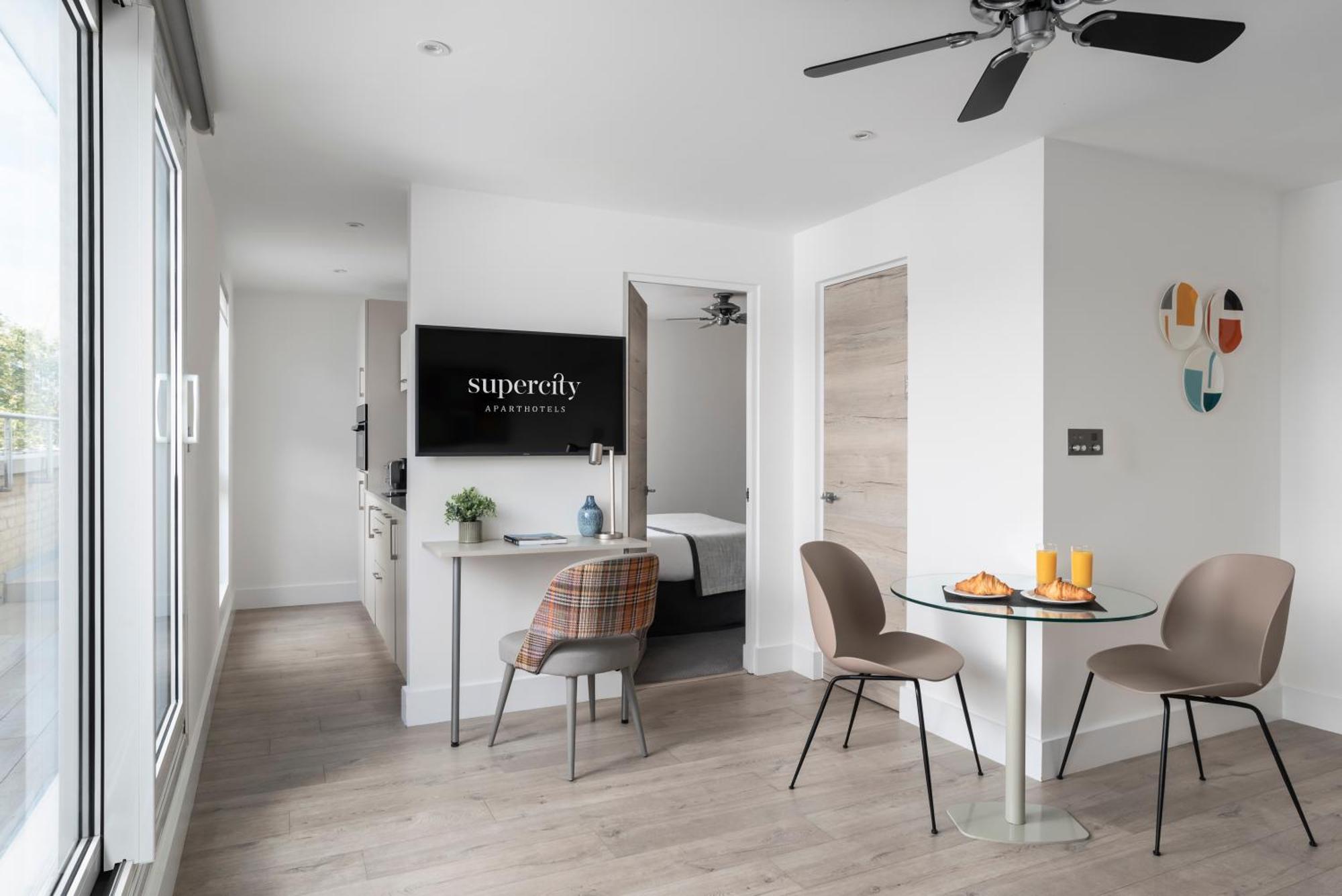 Q Square By Supercity Aparthotels Brighton Екстер'єр фото