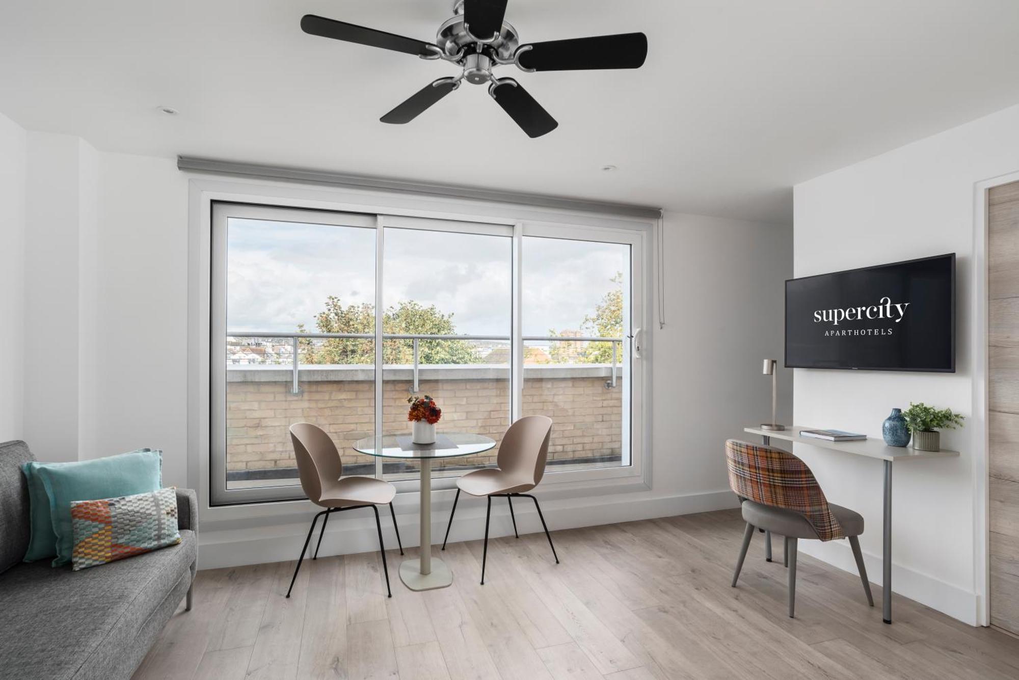 Q Square By Supercity Aparthotels Brighton Екстер'єр фото