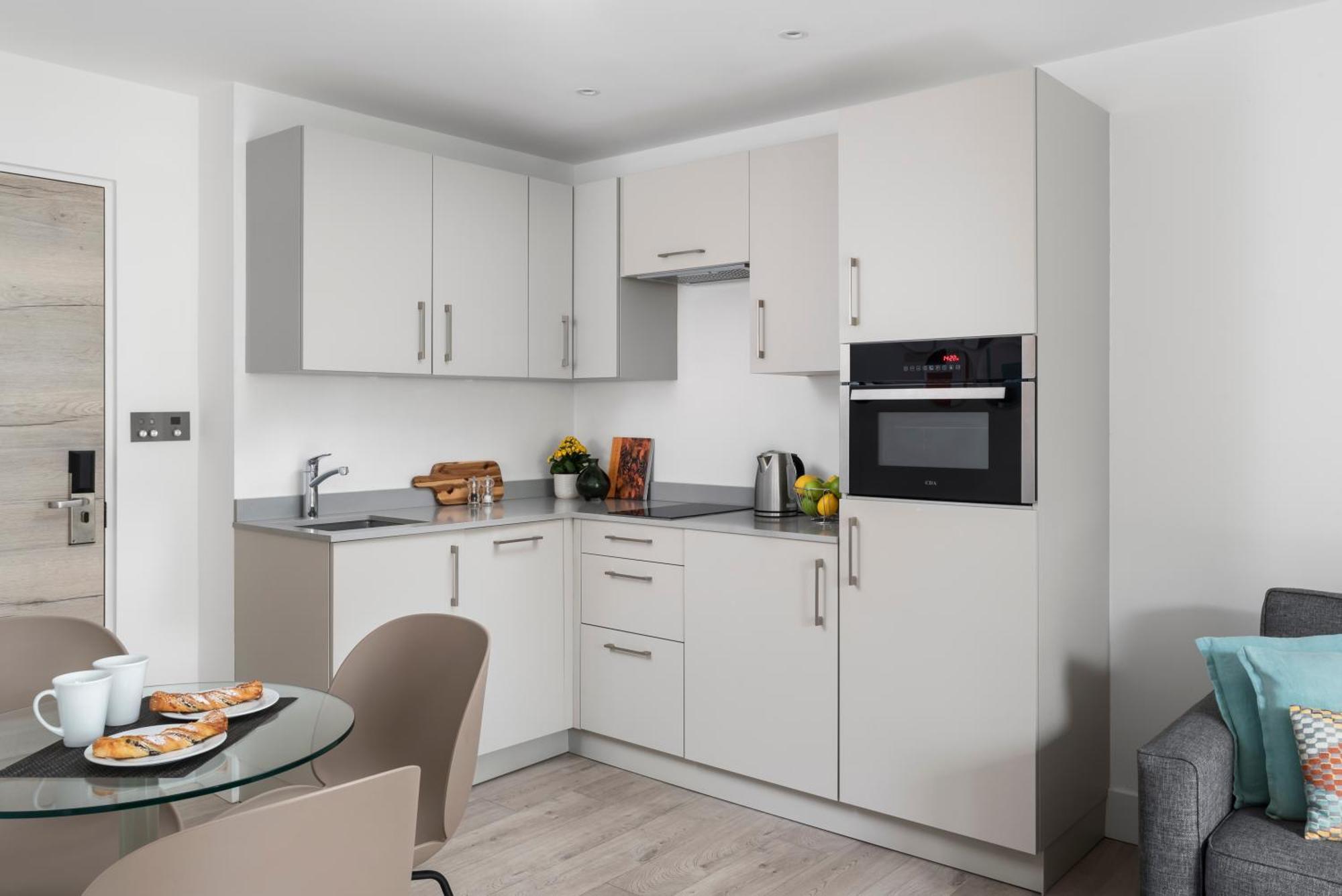 Q Square By Supercity Aparthotels Brighton Екстер'єр фото