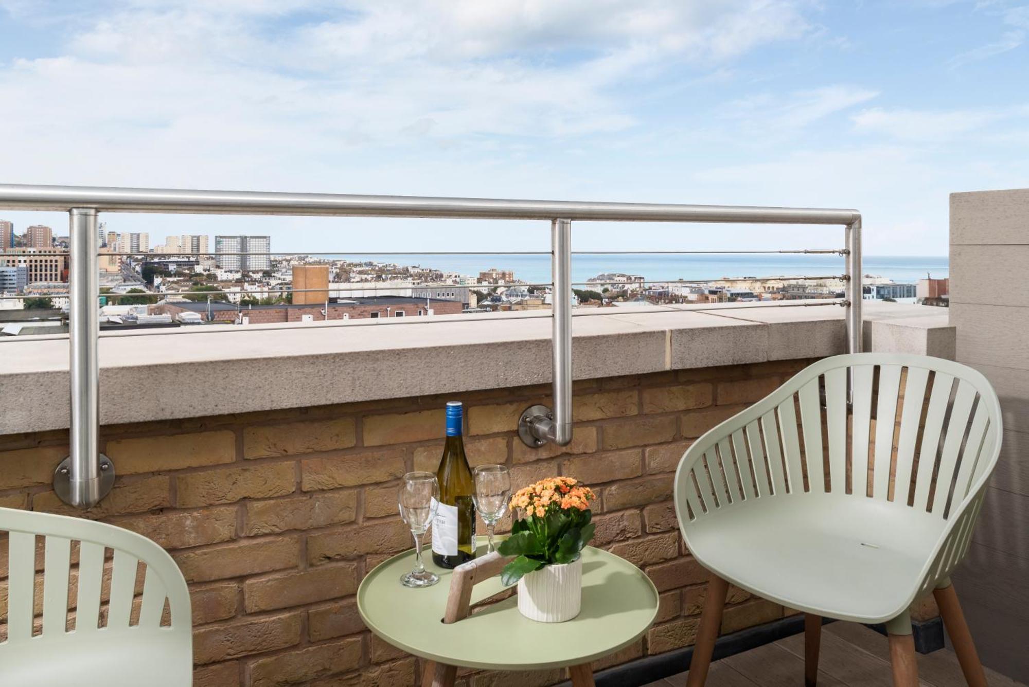 Q Square By Supercity Aparthotels Brighton Екстер'єр фото