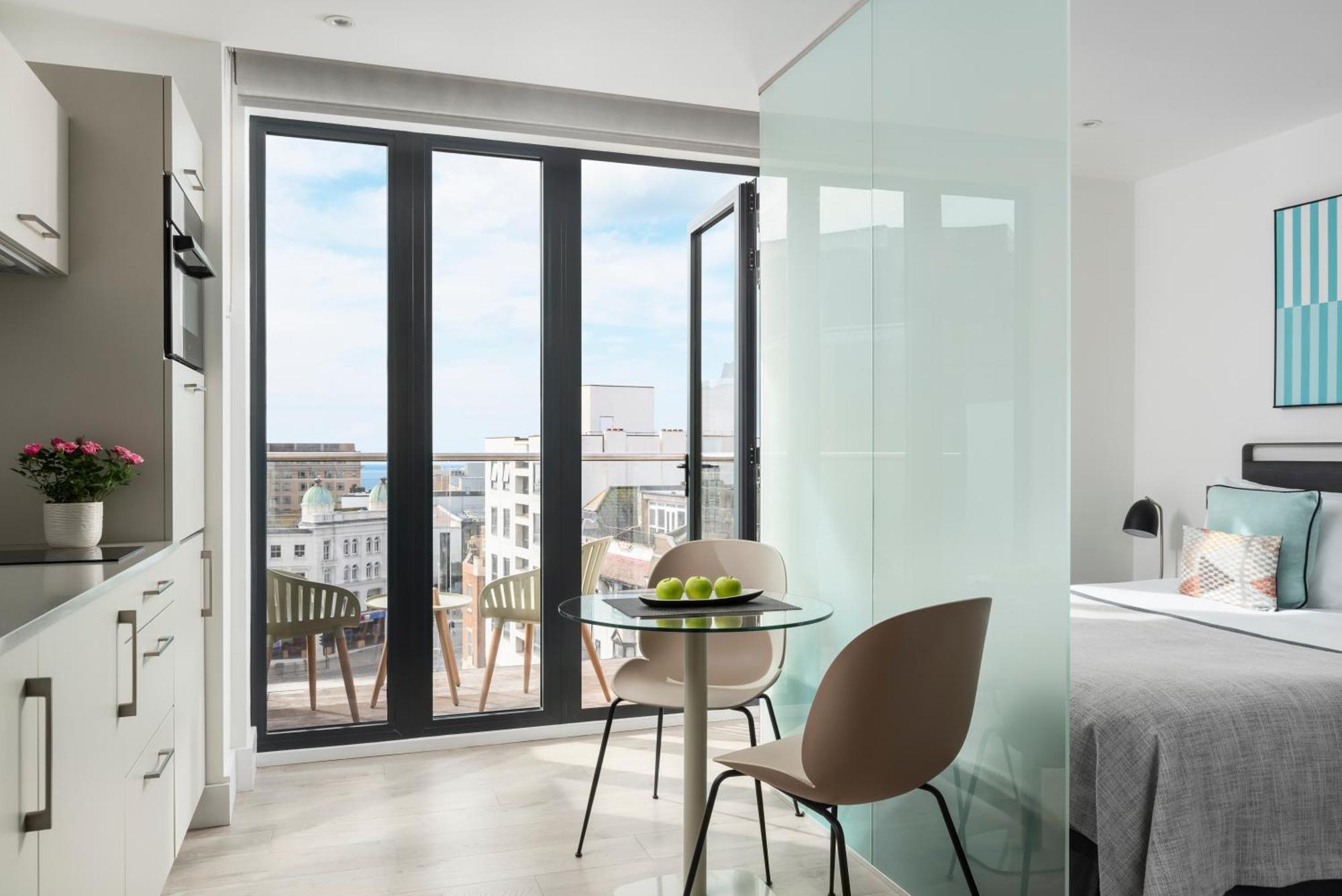 Q Square By Supercity Aparthotels Brighton Екстер'єр фото